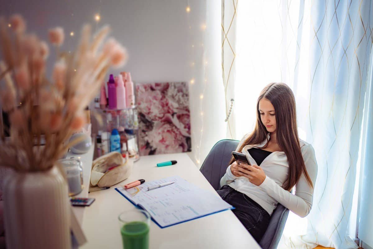Distrazioni e procrastinazione: il telefono che interrompe il focus