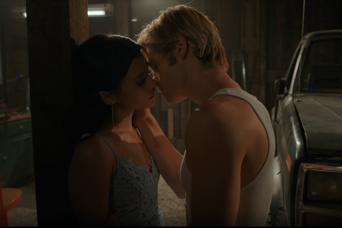 ackie e Cole in un momento romantico nella terza stagione di Uno Splendido Errore, la serie Netflix in uscita il 6 agosto 2026.