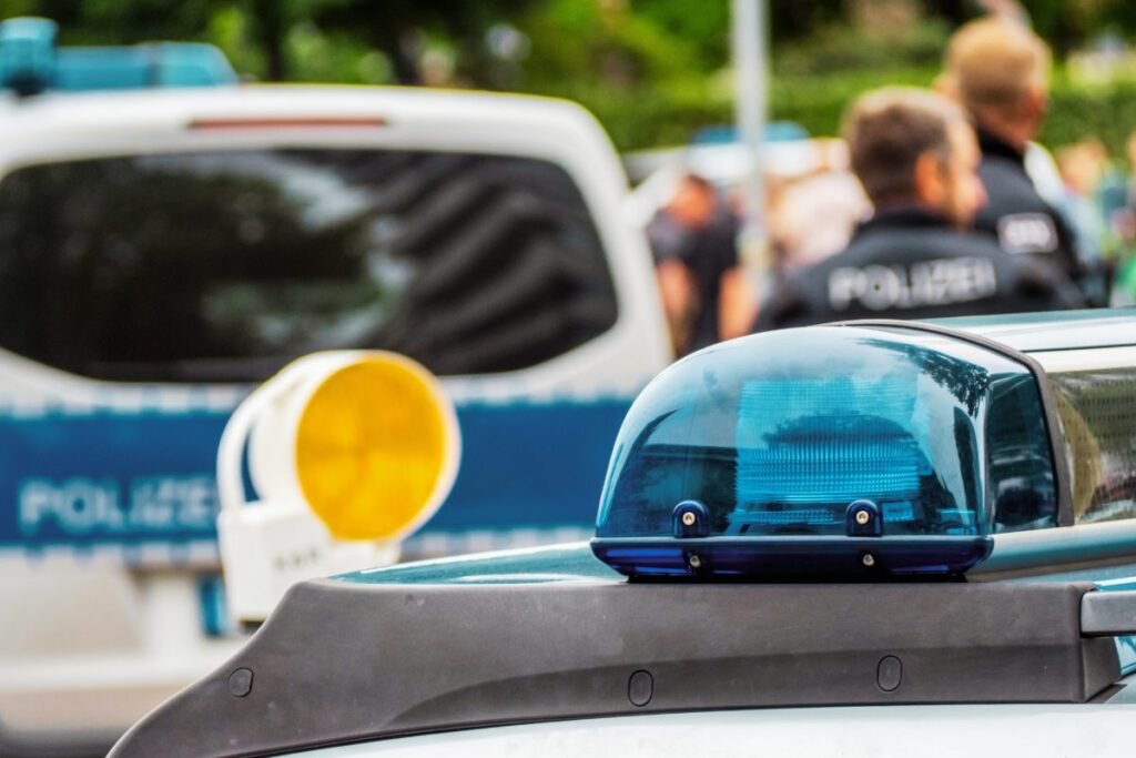 Auto della polizia intervenute dopo la sparatoria avvenuta in Germania.
