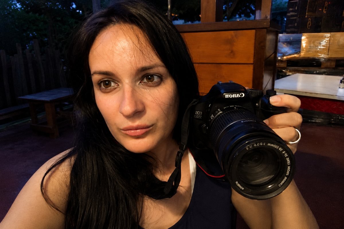 Anna Di Donato con la macchina fotografica