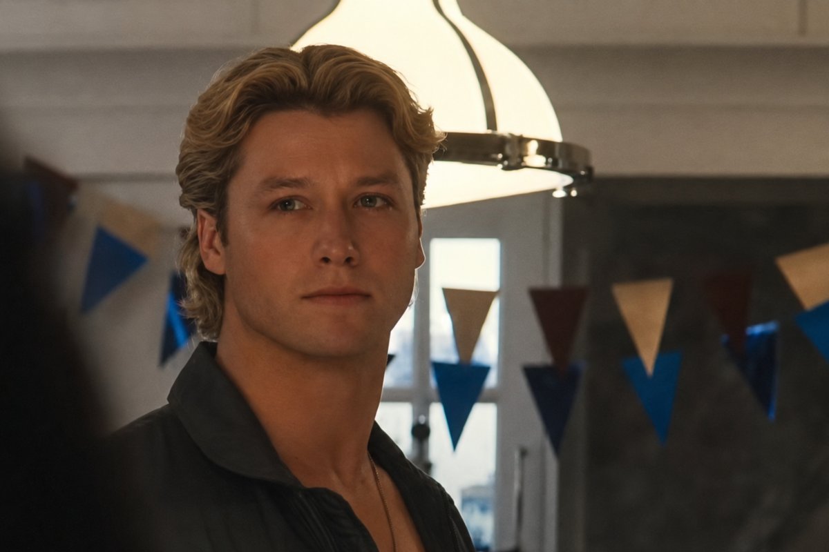 Stephen Kalyn nei panni di Dean Di Laurentis nella serie Off Campus