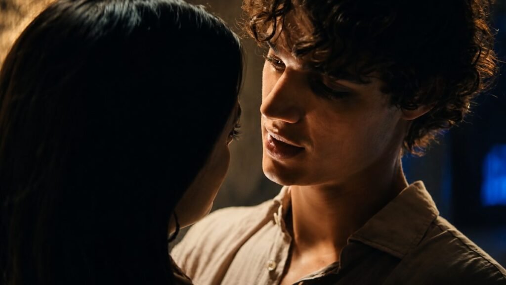 Ry e Julián faccia a faccia in una scena di The Last Sunrise – L’estate delle prime volte