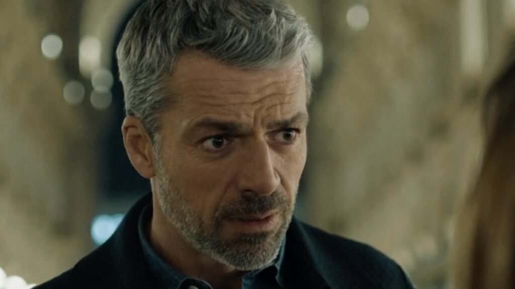 Luca Argentero nei panni di Andrea Fanti con espressione tesa e provata in Doc Nelle tue mani 4